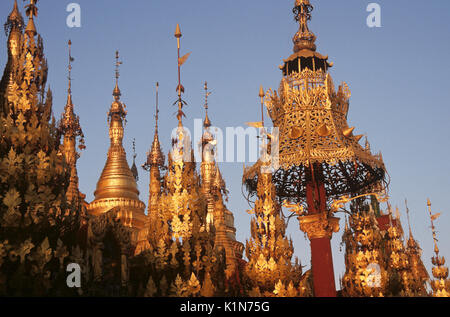 Gold ornamentik an shwesandaw Pagode, Pyay, Bago (Pegu) Region, Burma (Myanmar) Stockfoto