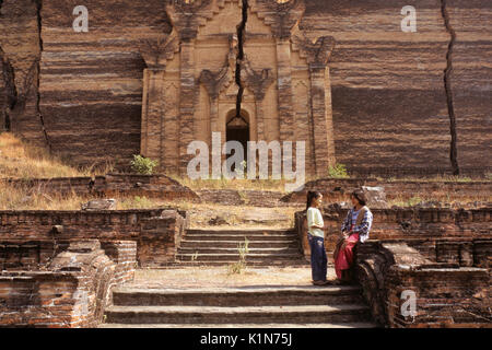 Mingun Pagode (1838 von Erdbeben zerstört), Mingun, Mandalay, Burma (Myanmar) Stockfoto