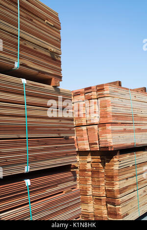 Holz für den Verkauf am Holzplatz Stockfoto