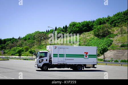 Akita, Japan - Mar 19, 2017. Ein LKW-Parkplätze auf der Straße in Akita, Japan. Akita ist eine bergige nördlichen Präfektur auf Honshu, der Hauptinsel Japans. Stockfoto