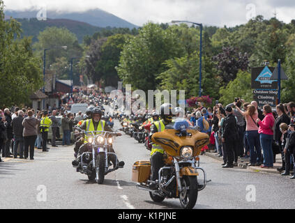 Der Beginn der 2017 "DONNERN im Konvoi die GLENS' von 2200 jährlichen Harley Davidson Motorrad Rallye in Aviemore in Strathspey Inverness-shire. Stockfoto