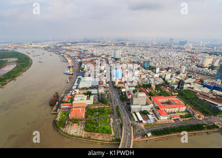 Panoramablick von Ho Chi Minh City (Saigon) im Sonnenuntergang, Vietnam. Saigon ist die größte Stadt und wirtschaftliches Zentrum in Vietnam mit Bevölkerung rund 10 Stockfoto