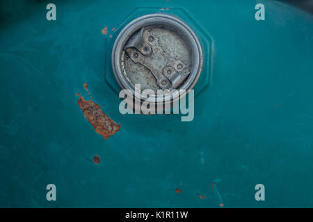 Rostiges Metall Blau Deckel Stockfoto