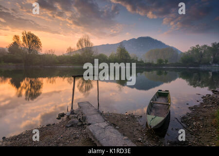 Das Land der Brivio, in der Provinz von Lecco, wo der Fluss Adda. Ein Ort des Friedens und der Ruhe. Stockfoto