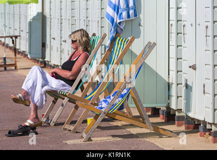 Bournemouth, Dorset, Großbritannien. 27 Aug, 2017. UK Wetter: schön warmen sonnigen Tag in Bournemouth Strände, bei steigenden Temperaturen und Besucher Kopf zum Meer die Sonne für die lange Bank Holiday Wochenende zu machen. Die Strände waren immer sehr früh am Morgen als Menschen gehen Sie früh hin, um einen guten Platz zu ergattern. Credit: Carolyn Jenkins/Alamy leben Nachrichten Stockfoto