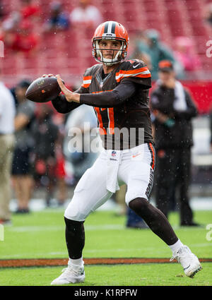 August 26, 2017 - Cleveland Browns quarterback Brock Osweiler (17) vor dem Spiel zwischen den Cleveland Browns und die Tampa Bay Buccaneers bei Raymond James Stadium in Tampa, Florida. Del Mecum/CSM Stockfoto