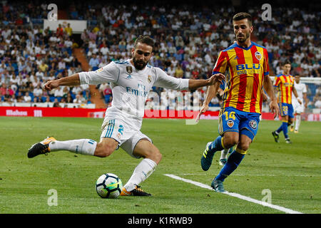 Madrid, Spanien. 27 Aug, 2017. Daniel Carvajal Ramos (2) Spieler von Real Madrid. Jose Luis Gaya (14) von Valencia CF Player. La Liga zwischen Valencia CF Real Madrid im Santiago Bernabeu in Madrid, Spanien, 27. August 2017 vs. Credit: Gtres Información más Comuniación auf Linie, S.L./Alamy leben Nachrichten Stockfoto