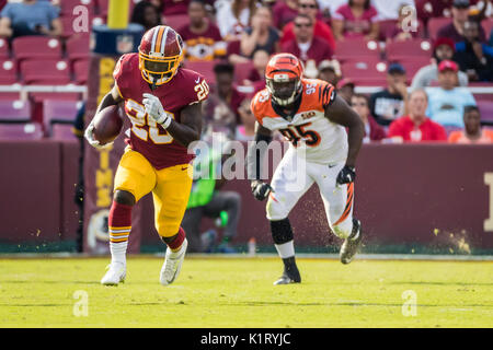 27. August 2017: Washington Redskins zurück laufen Rob Kelley (20) stürzt während der NFL preseason Spiel zwischen den Cincinnati Bengals und die Washington Redskins an FedExField in Landover, Maryland. Scott Taetsch/CSM Stockfoto