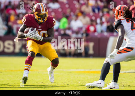 27. August 2017: Washington Redskins zurück laufen Rob Kelley (20) stürzt während der NFL preseason Spiel zwischen den Cincinnati Bengals und die Washington Redskins an FedExField in Landover, Maryland. Scott Taetsch/CSM Stockfoto