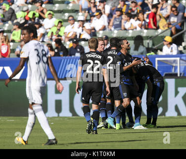 Los Angeles, Kalifornien, USA. 27 Aug, 2017. San Jose Earthquakes feiern ihr Ziel während einer MLS Fußball Match gegen Los Angeles Galaxy Sonntag, 27. August 2017 in Los Angeles. Die Erdbeben gewann 3-0. Credit: Ringo Chiu/ZUMA Draht/Alamy leben Nachrichten Stockfoto