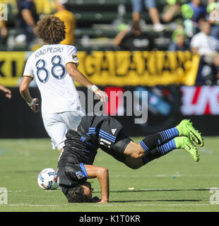 Los Angeles, Kalifornien, USA. 27 Aug, 2017. San Jose Earthquakes Marco Urena (21) fällt während ein MLS Fußball Match gegen Los Angeles Galaxy Sonntag, 27. August 2017 in Los Angeles. Die Erdbeben gewann 3-0. Credit: Ringo Chiu/ZUMA Draht/Alamy leben Nachrichten Stockfoto