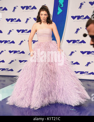 27. August 2017 - Inglewood, Kalifornien, USA - Lorde kommt für die 2017 MTV Video Music Awards im Forum. (Bild: © Lisa O'Connor über ZUMA Draht) Stockfoto