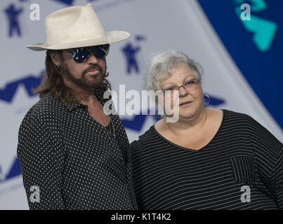 Inglewood, Kalifornien, USA. 27 Aug, 2017. Billy Ray Cyrus und Susan Bro kommen an der 2017 MTV Video Music Awards im ''Tolle'' Forum in Inglewood/Los Angeles am Sonntag nachmittag statt. Quelle: David Bro/ZUMA Draht/Alamy leben Nachrichten Stockfoto