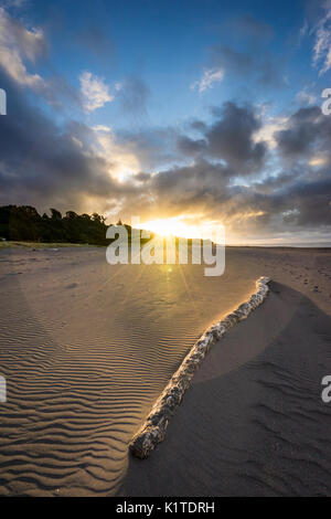 Sonnenuntergang über Safed Strand, Taranaki, Neuseeland Stockfoto