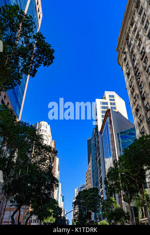 Rio Branco Avenue, einer der Hauptstraßen und Finanzzentrum der Stadt Rio De Janeiro Stockfoto
