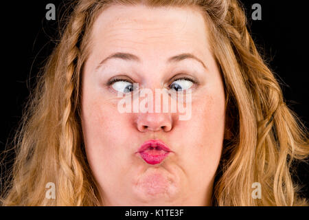 Portrait von attraktiven hellen übergewichtet mittlere gealterte Frau showin Stockfoto