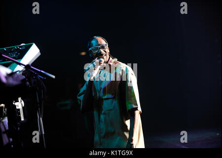 Rapper Snoop Dogg spielt Wiltern Theater Support Snoop Dogg Wiz Khalifa 'MAC Devin: High School Tour' Dezember 13,2011 Los Angeles. Stockfoto