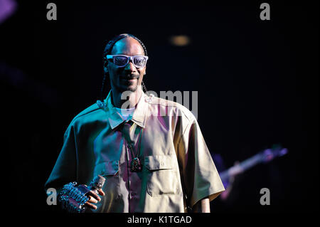 Rapper Snoop Dogg spielt Wiltern Theater Support Snoop Dogg Wiz Khalifa 'MAC Devin: High School Tour' Dezember 13,2011 Los Angeles. Stockfoto