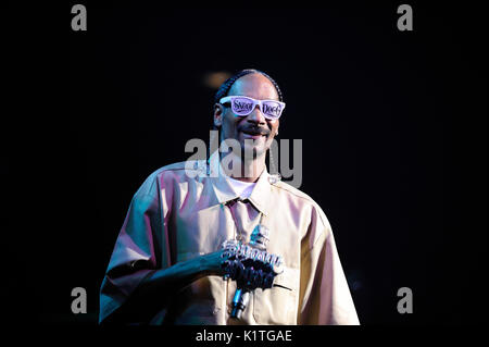 Rapper Snoop Dogg spielt Wiltern Theater Support Snoop Dogg Wiz Khalifa 'MAC Devin: High School Tour' Dezember 13,2011 Los Angeles. Stockfoto