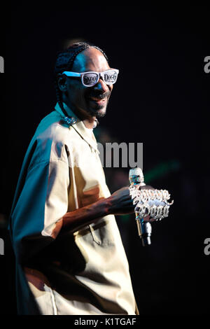 Rapper Snoop Dogg spielt Wiltern Theater Support Snoop Dogg Wiz Khalifa 'MAC Devin: High School Tour' Dezember 13,2011 Los Angeles. Stockfoto