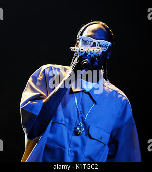 Rapper Snoop Dogg spielt Wiltern Theater Support Snoop Dogg Wiz Khalifa 'MAC Devin: High School Tour' Dezember 13,2011 Los Angeles. Stockfoto