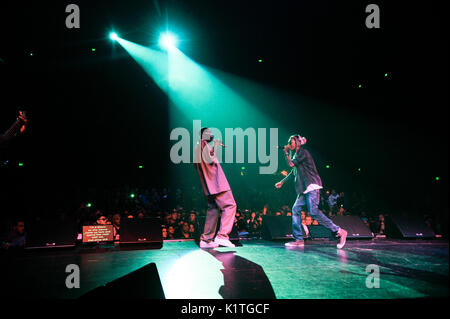 (L-R) Snoop Dogg Wiz Khalifa Perform Wiltern Theatre Support Snoop Dogg Wiz Khalifa 'MAC Devin: High School Tour' Dezember 13,2011 Los Angeles. Stockfoto