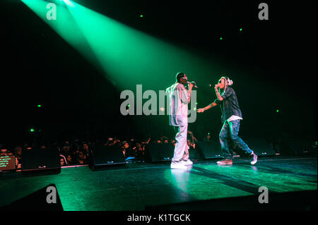 (L-R) Snoop Dogg Wiz Khalifa Perform Wiltern Theatre Support Snoop Dogg Wiz Khalifa 'MAC Devin: High School Tour' Dezember 13,2011 Los Angeles. Stockfoto