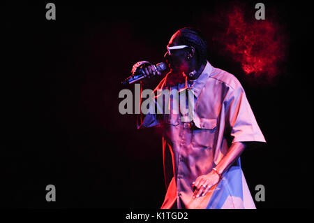 Rapper Snoop Dogg spielt Wiltern Theater Support Snoop Dogg Wiz Khalifa 'MAC Devin: High School Tour' Dezember 13,2011 Los Angeles. Stockfoto