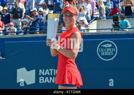 Elina Svitolina feiern ihren Sieg mit dem Jahrestag Maple Leaf Trophäe. Frauen singles Final, Rogers Cup 2017, Toronto, Kanada Stockfoto