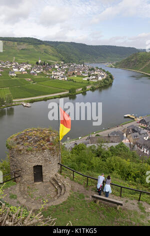 Blick über die Mosel von Ellenz-Poltersdorf vom Schloss, Beilstein, Mosel, Rheinland-Pfalz, Deutschland Stockfoto