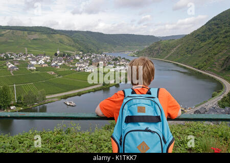 Blick über die Mosel von Ellenz-Poltersdorf vom Schloss, Beilstein, Mosel, Rheinland-Pfalz, Deutschland Stockfoto