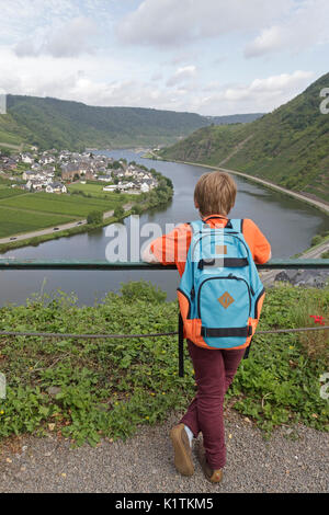 Blick über die Mosel von Ellenz-Poltersdorf vom Schloss, Beilstein, Mosel, Rheinland-Pfalz, Deutschland Stockfoto