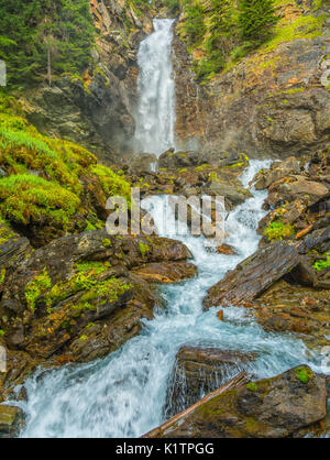 Die Wasserfälle von Saent sind eine der Perlen des Rabbiner-Tals im Trentino-Südtirol, Provinz Trient, Norditalien Stockfoto