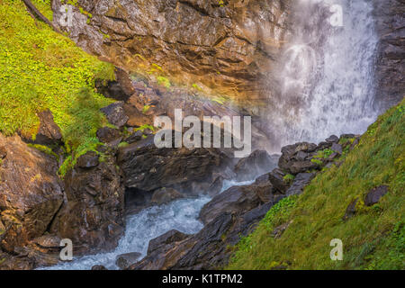 Die Wasserfälle von Saent sind eine der Perlen des Rabbiner-Tals im Trentino-Südtirol, Provinz Trient, Norditalien Stockfoto