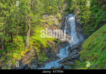 Die Wasserfälle von Saent sind eine der Perlen des Rabbiner-Tals im Trentino-Südtirol, Provinz Trient, Norditalien Stockfoto