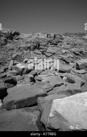 Jesus in großen weißen Buchstaben gemalt auf st Bienen Cliff Stockfoto