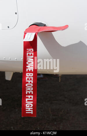 Entfernen Sie vor dem Flug Variable auf einen geparkten Flugzeugen Stockfoto