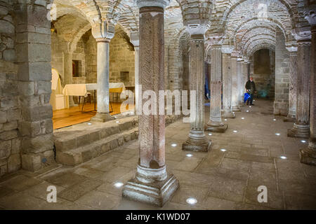 Krypta im Abbazia di San Salvatore Kirche in Italien Stockfoto
