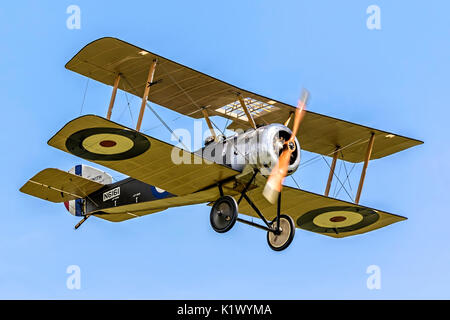 Liebevoll über mehrere Jahre 1917 Sopwith Pup N 6161/G-ELRT abgebildet ist während seine erste öffentliche Anzeige an Duxford wiederhergestellt Stockfoto