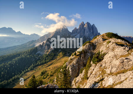 Europa, Italien, Venetien, Auronzo di Cadore, Dolomiten. Ein Blick in Richtung Cadini di Misurina ab der Croda di Ciampoduro gesehen, in der Nähe von Città di Carpi alpin Stockfoto