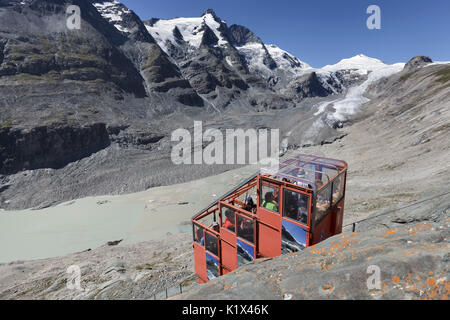 Europa, Österreich, Kärnten. Standseilbahn auf den Gletscher Pasterze am Großglockner, Hohe Tauern Stockfoto