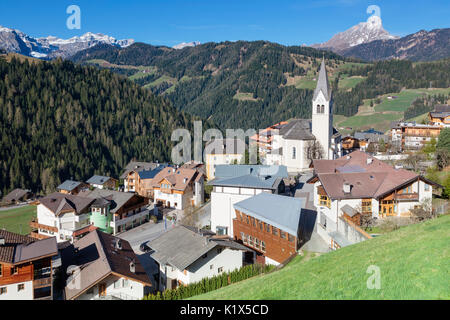 Europa, Italien, Südtirol, Provinz Bozen, das Dorf Wengen - Wengen im Gadertal Stockfoto