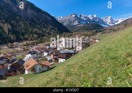 Europa, Italien, Südtirol, Provinz Bozen, das Dorf Campill - Campill in der Gemeinde von San Martin de Tor Stockfoto