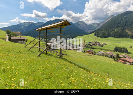 Das Dorf Kartisch im Gailtal, Bezirk Lienz, Tirol, Österreich Stockfoto