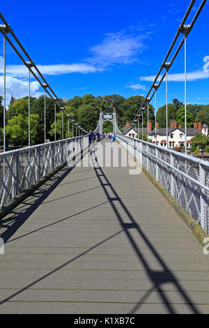 Queen's Park Hängebrücke über den Fluss Dee, Chester, Cheshire, England, UK. Stockfoto