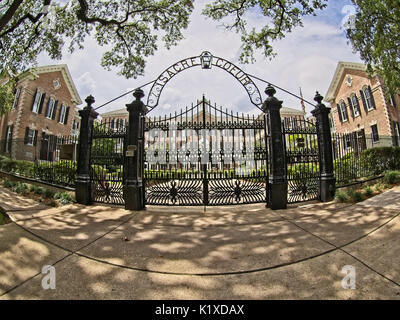 New Orleans, LA USA - Juni 1, 2017 - Sacre Coeur oder Akademie der Heiligen Herzen von St. Charles Ave in New Orleans. Stockfoto