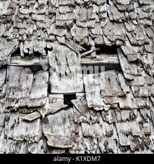 Frühling, TX USA - Juli 12, 2017 - Holz- Dach von Ausgebrannten Gebäude in der Altstadt von Frühling Stockfoto