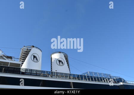 Holland America Lines Kreuzfahrt Schiff Nieuw Amsterdam Segel aus Vancouver, British Columbia auf einer Kreuzfahrt nach Alaska Stockfoto