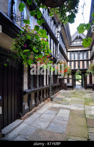 Innenhof, Ford's Hospital, Greyfriars Lane, Coventry denkmalgeschützten Armenhäuser Stockfoto