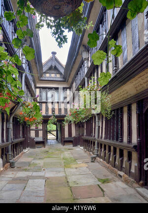 Innenhof, Ford's Hospital, Greyfriars Lane, Coventry denkmalgeschützten Armenhäuser Stockfoto